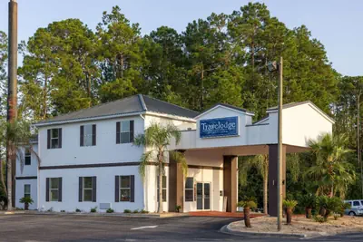 Photo 3 - Travelodge by Wyndham Kingsland GA