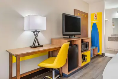 Photo 3 - Days Inn & Suites by Wyndham Rocky Mount Golden East