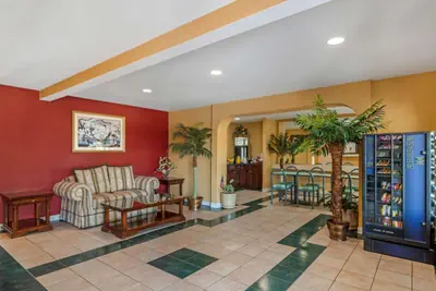 Photo 3 - Econo Lodge Union City - Atlanta South