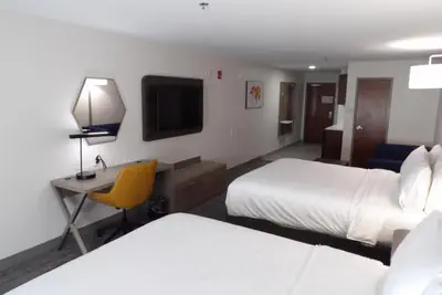 Photo 2 - Holiday Inn Express & Suites - Huntsville Airport by IHG