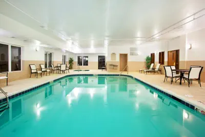 Photo 2 - Holiday Inn Express Hotel & Suites Mattoon by IHG