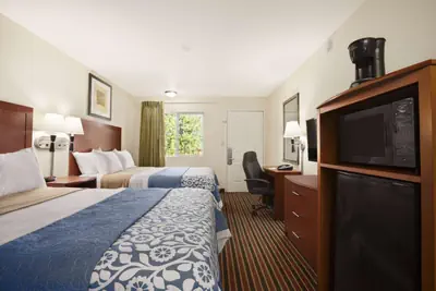 Photo 4 - Days Inn by Wyndham Champaign/Urbana
