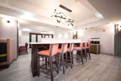 Photo 2 - Hampton Inn Bryant
