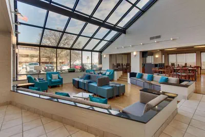 Photo 2 - Pear Tree Inn St. Louis Airport