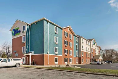 Photo 4 - Studio 6 Extended Stay Cincinnati Sharonville OH