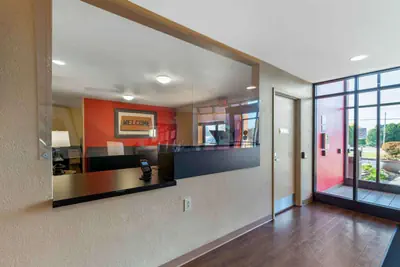 Photo 4 - Extended Stay America Select Suites - Rockford - State Street