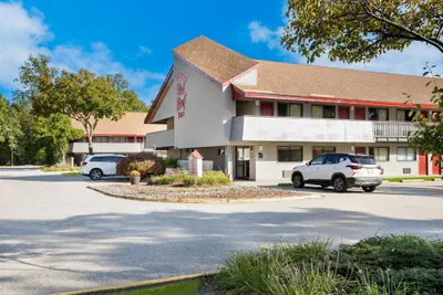 Photo 3 - Red Roof Inn Cleveland - Westlake