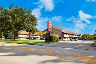 Photo 2 - Red Roof Inn Cleveland - Westlake