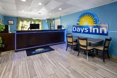 Photo 4 - Days Inn by Wyndham Queensbury/Lake George