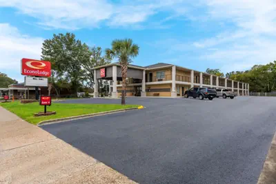 Photo 2 - Econo Lodge Cheraw Market Street