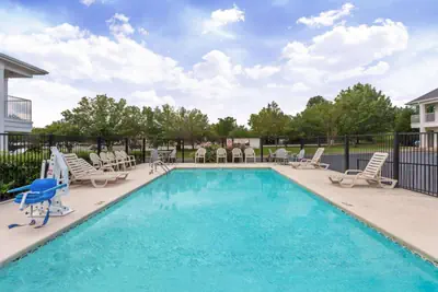 Photo 2 - Baymont by Wyndham Florence/Muscle Shoals