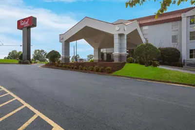 Photo 4 - Red Roof Inn & Suites Newnan