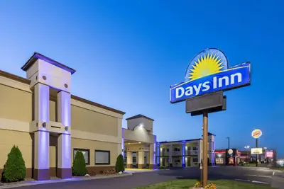 Photo 2 - Days Inn by Wyndham Tonawanda/Buffalo
