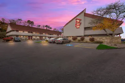 Photo 5 - Red Roof Inn Cleveland - Independence