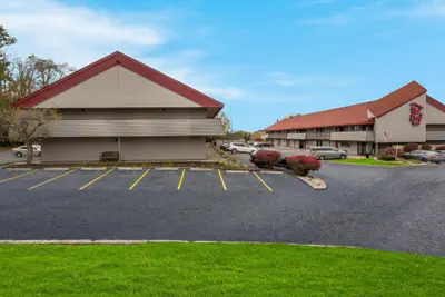 Photo 4 - Red Roof Inn Cleveland - Independence