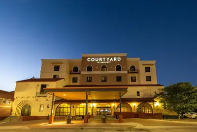 Photo 2 - Courtyard by Marriott Wichita at Old Town