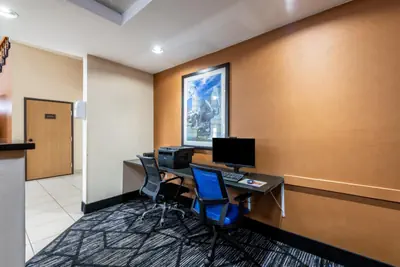 Photo 4 - Comfort Suites Kansas City-Liberty