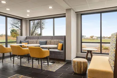 Photo 2 - Hampton Inn Kansas City - Airport