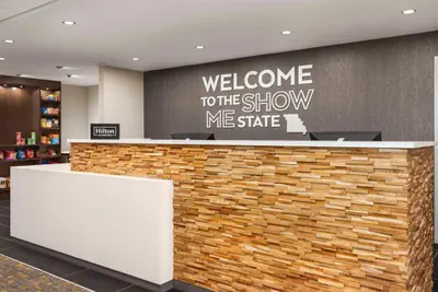 Photo 3 - Hampton Inn Kansas City - Airport
