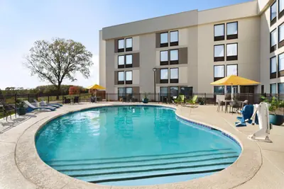 Photo 4 - Hampton Inn Kansas City - Airport