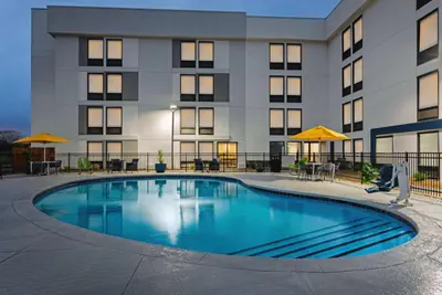 Photo 5 - Hampton Inn Kansas City - Airport