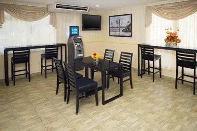 Photo 4 - Skyview Motel