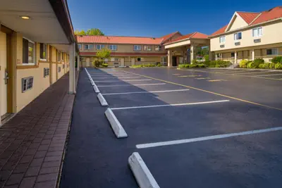 Photo 2 - Skyview Motel