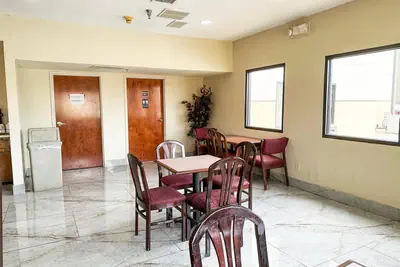 Photo 3 - OYO Hotel Rome West GA