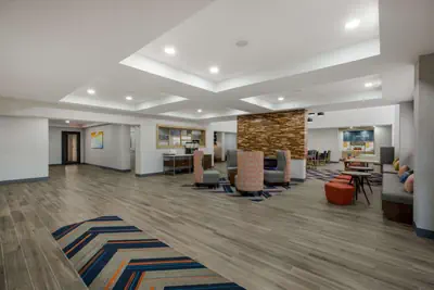 Photo 4 - Hampton Inn Linden