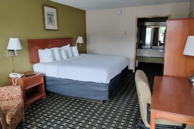 Photo 3 - Clarion Inn Southern Pines - Pinehurst