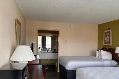 Photo 4 - Clarion Inn Southern Pines - Pinehurst