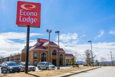 Photo 2 - Econo Lodge Hendersonville