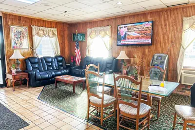 Photo 4 - Super Inn & Suites by OYO Milledgeville