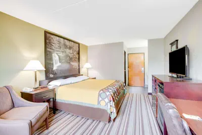 Photo 5 - Super 8 by Wyndham Morrilton