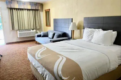 Photo 2 - Hibiscus Inn & Suites