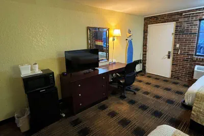 Photo 5 - Travelodge by Wyndham Airport Platte City