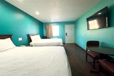 Photo 2 - Razorback Inn