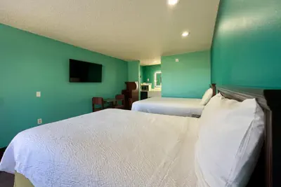 Photo 4 - Razorback Inn