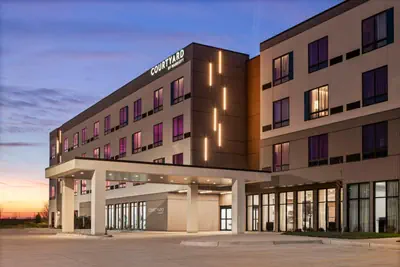 Photo 2 - Courtyard by Marriott Bettendorf