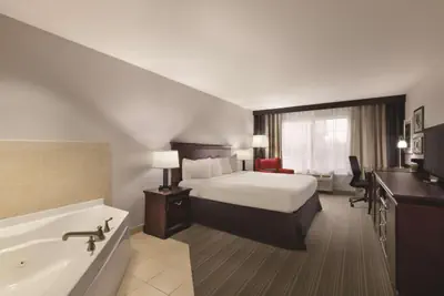 Photo 2 - Garner Hotel Madison - Huntsville Airport by IHG