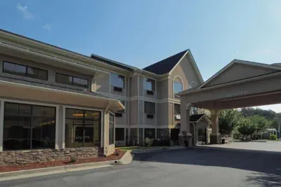 Photo 4 - Country Inn & Suites by Radisson, Canton, GA