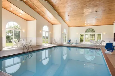 Photo 2 - Country Inn & Suites by Radisson, Mason City, IA