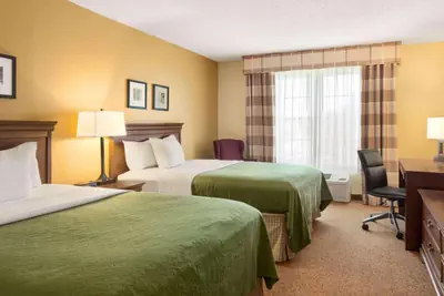 Photo 4 - Country Inn & Suites by Radisson, Salina, KS