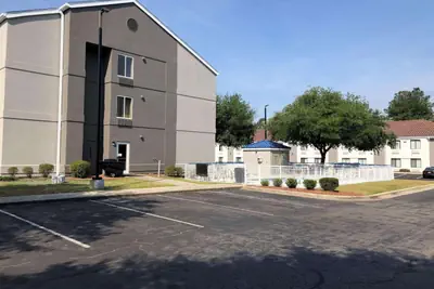 Photo 2 - Country Inn & Suites by Radisson, Fayetteville I-95, NC