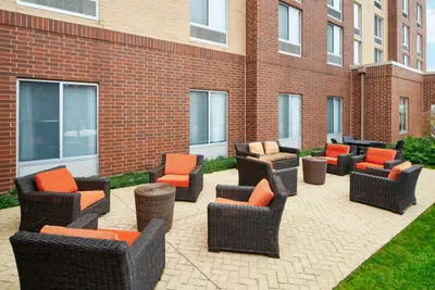 Photo 2 - Hilton Garden Inn Schaumburg