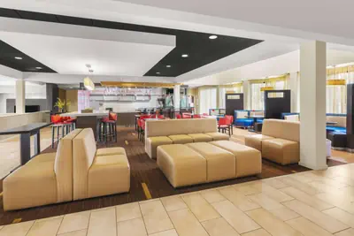 Photo 4 - Super 8 by Wyndham Dallas Love Field Airport