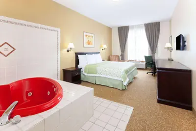 Photo 5 - Days Inn & Suites by Wyndham Tucker/Northlake