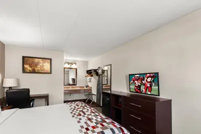 Photo 3 - Red Roof Inn Springfield, IL