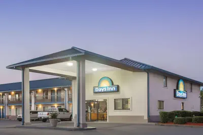 Photo 2 - Days Inn by Wyndham Valdosta I-75
