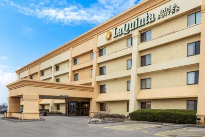 Photo 2 - La Quinta by Wyndham Chicago Gurnee